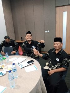 Foto: ketua PUK SPKEP SPSI PT Unilever Indonesia bersama ketua KKUI terpilih Donorianto